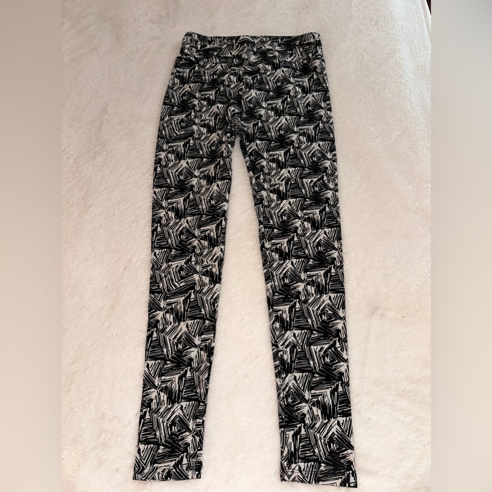 lularoe OS NWOT leggings Black Background With White‎ Geometric Pattern HTF Soft